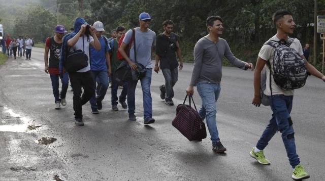 tral_america_migrant_caravan.jpg_ga3xtzx_t1200