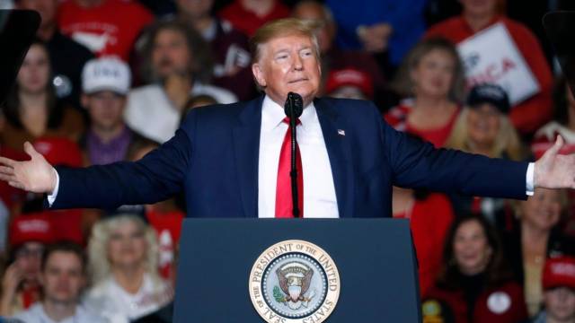 68715036-b02c-4351-890c-a67b484ad753-VPC_TRUMP_MS_RALLY_desk