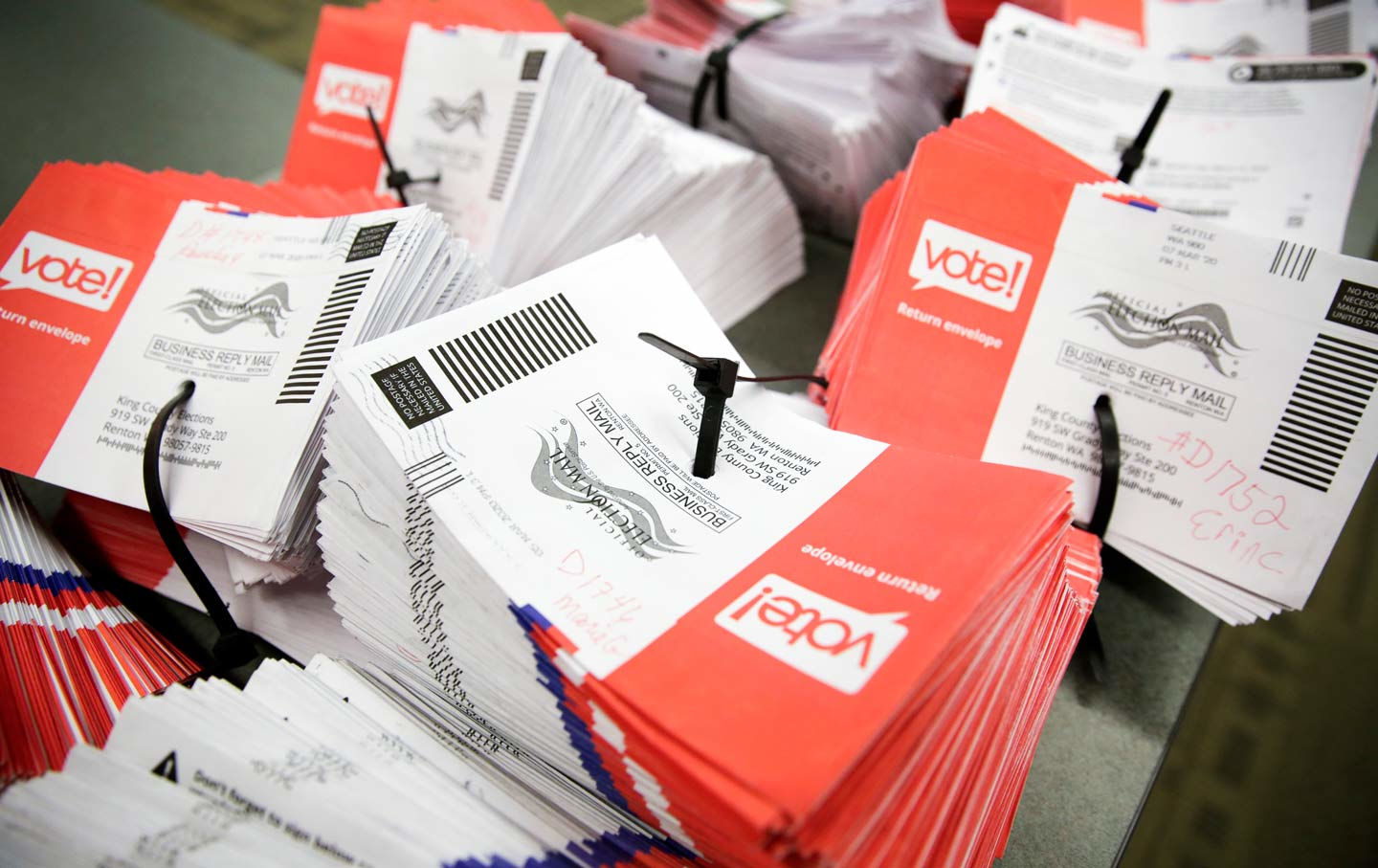 vote-mail-elections-envelopes-gt-img